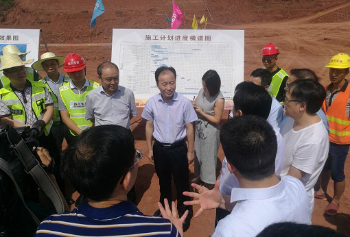 資陽(yáng)市市委副書(shū)記、市長(cháng)陳吉明赴建設公司承建嬌子大道西延線(xiàn)及綜合整治項目調研指導工作
