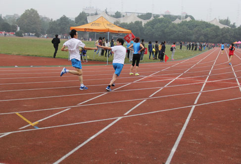 跑向終點(diǎn)，你們的背影是最美的畫(huà)面！