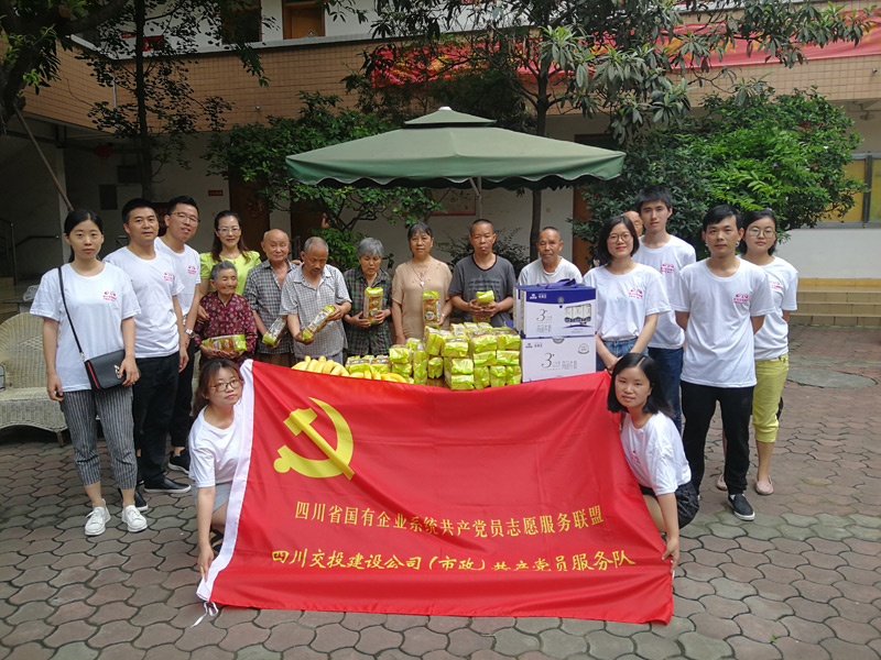 上門(mén)慰問(wèn)接地氣 貼近服務(wù)暖人心--市政分公司黨員服務(wù)隊開(kāi)展“敬老助老幫老”關(guān)愛(ài)活動(dòng)