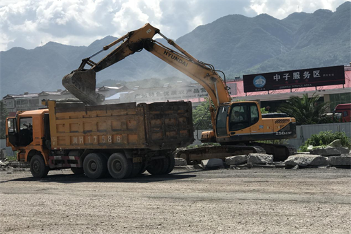 廣陜高速公路中子服務(wù)區場(chǎng)壩路面病害處治工程正式進(jìn)場(chǎng)施工