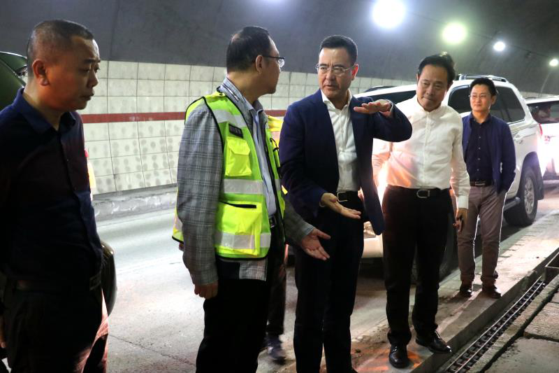 集團公司副董事長(cháng)、總經(jīng)理馮文生赴都汶高速公路指導節前安全工作