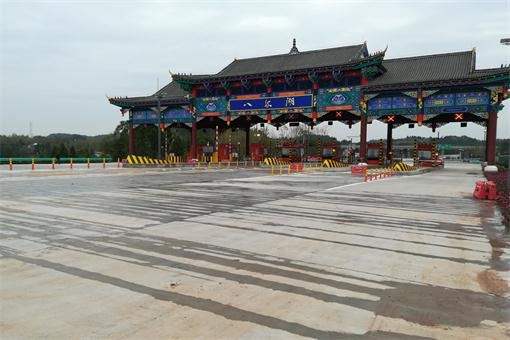 巴南高速八爾湖互通立體交叉工程順利通過(guò)竣工驗收