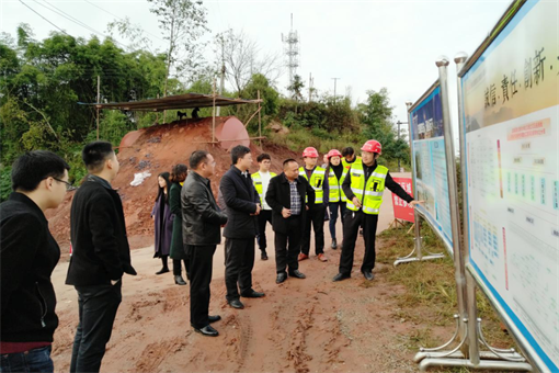 廣安市市委政研室主任李亮一行赴鄰水縣城北互通立交及連接線(xiàn)工程現場(chǎng)調研指導工作