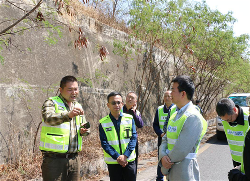公司董事郜進(jìn)良一行赴 攀田路、瀘黃路實(shí)地調研并指導工作