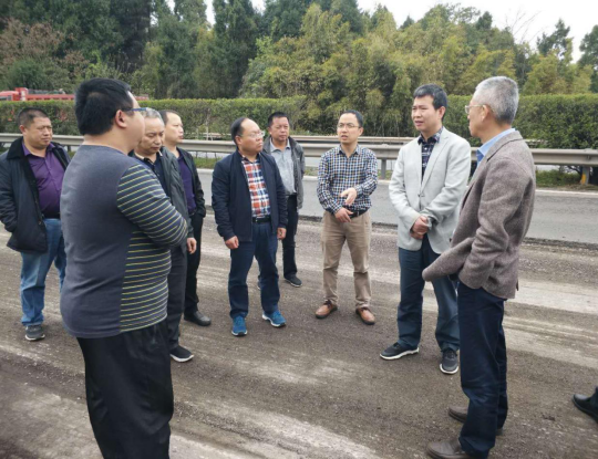 公司董事郜進(jìn)良一行赴G5京昆高速綿廣段路面中修工程現場(chǎng)調研指導工作