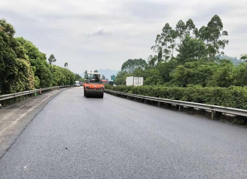 達渝高速公路達渝三期SMA-13罩面工程正式進(jìn)場(chǎng)施工