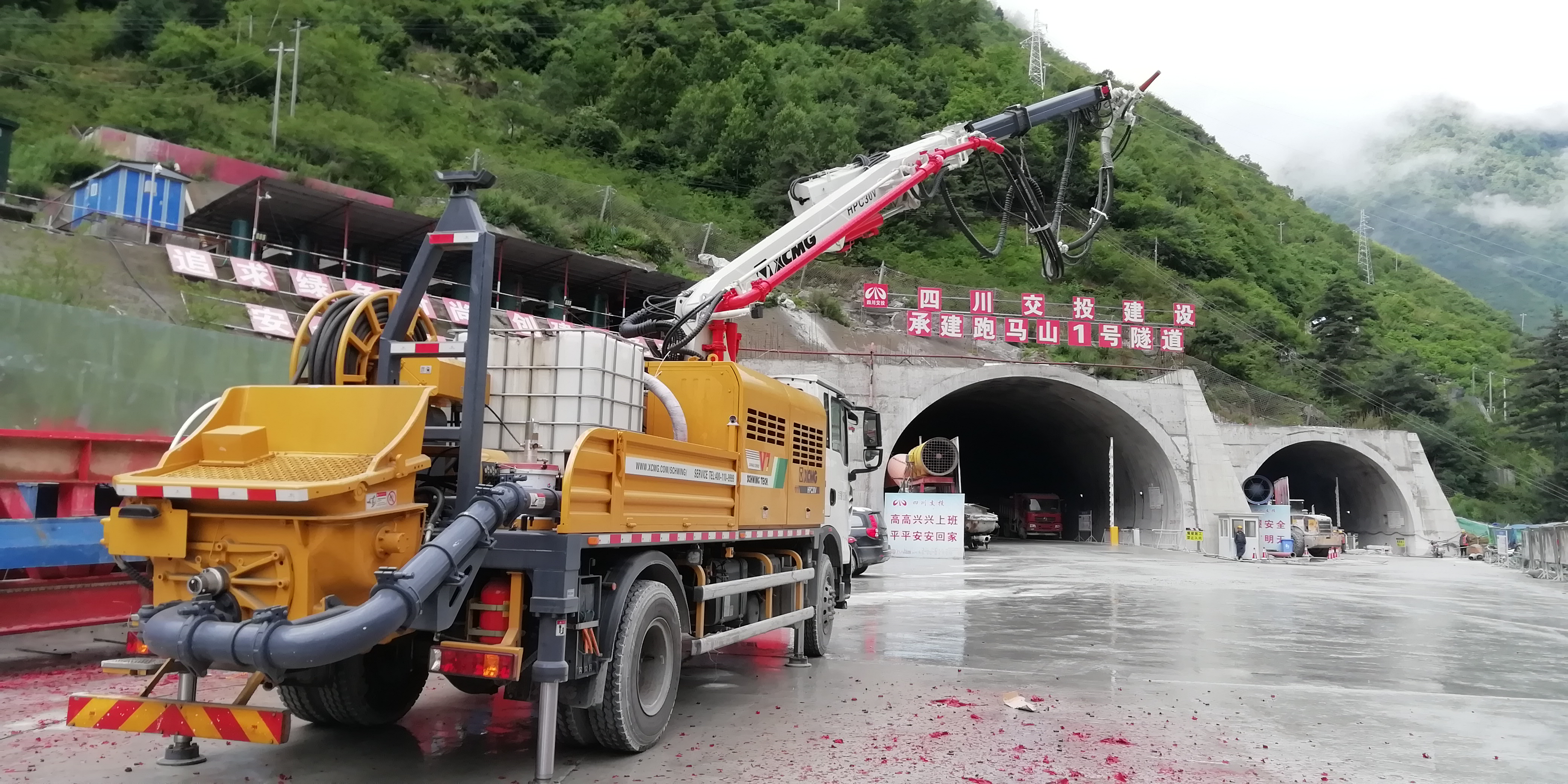 公司康新高速公路K1-1項目率先引進(jìn)濕噴機械手助力提質(zhì)增效