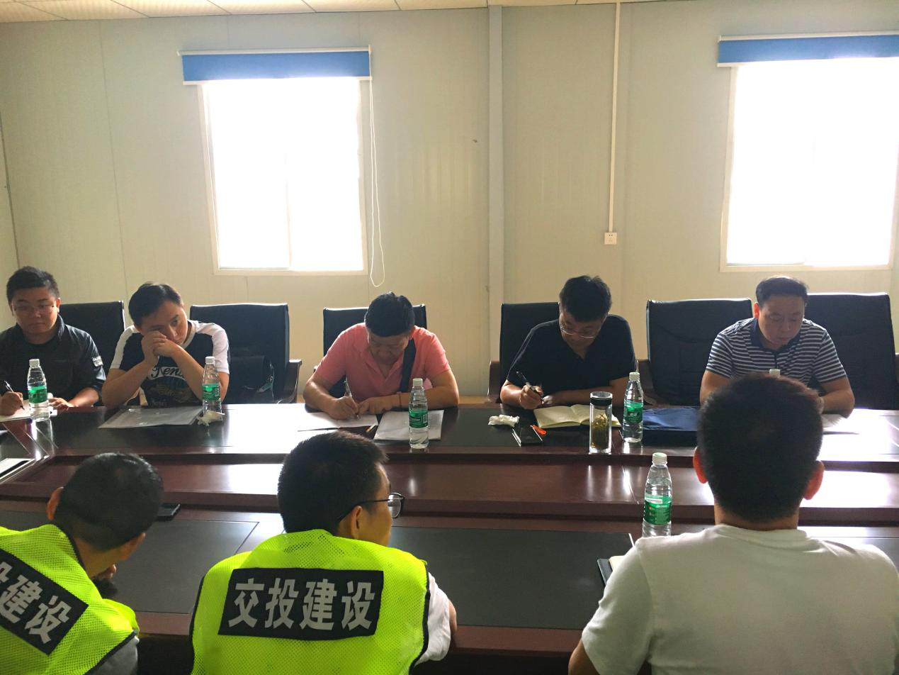 公司副總經(jīng)理何騰一行對成樂(lè )擴容建設項目E2-SG2項目經(jīng)理分部進(jìn)行半年工作大檢查