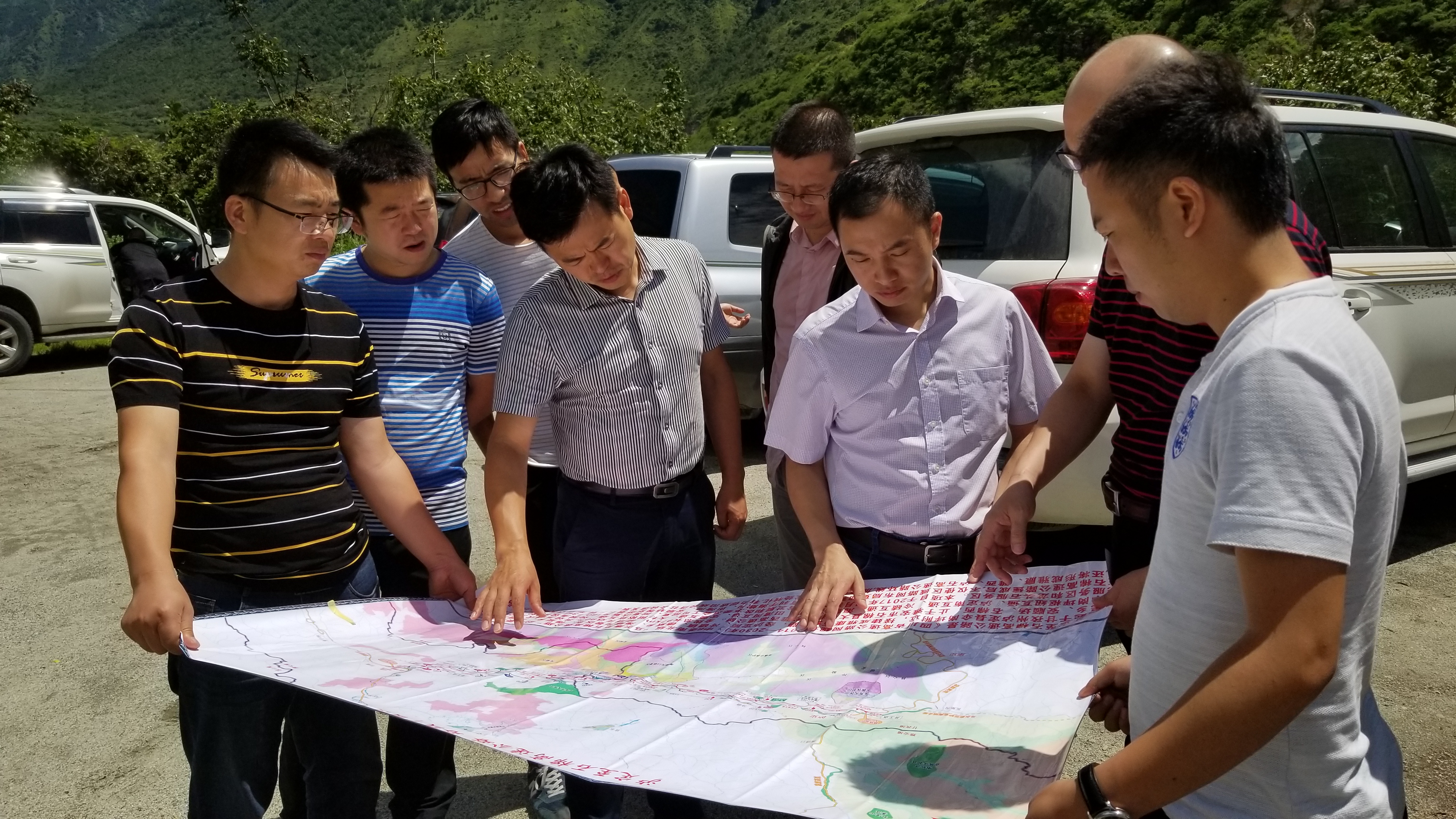 集團公司建管部副部長(cháng)江勇順同志一行調研指導瀘石高速前期籌備工作