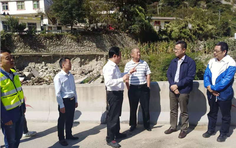 集團公司黨委副書(shū)記、副董事長(cháng)、總經(jīng)理馮文生赴都汶高速“8.20”泥石流災害應急搶險工程調研指導工作