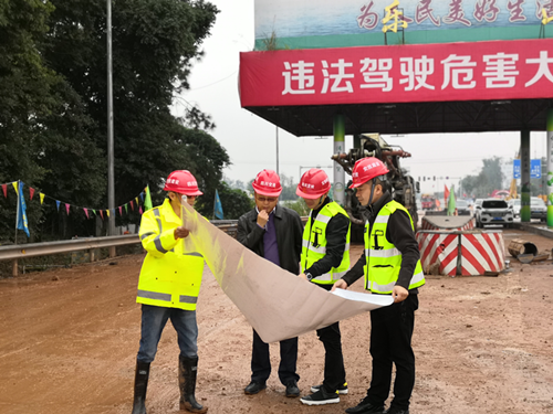 公司黨委委員、工會(huì )主席鄭植赴成樂(lè )高速擴容建設項目E2-SG2項目經(jīng)理分部調研勞動(dòng)競賽開(kāi)展情況