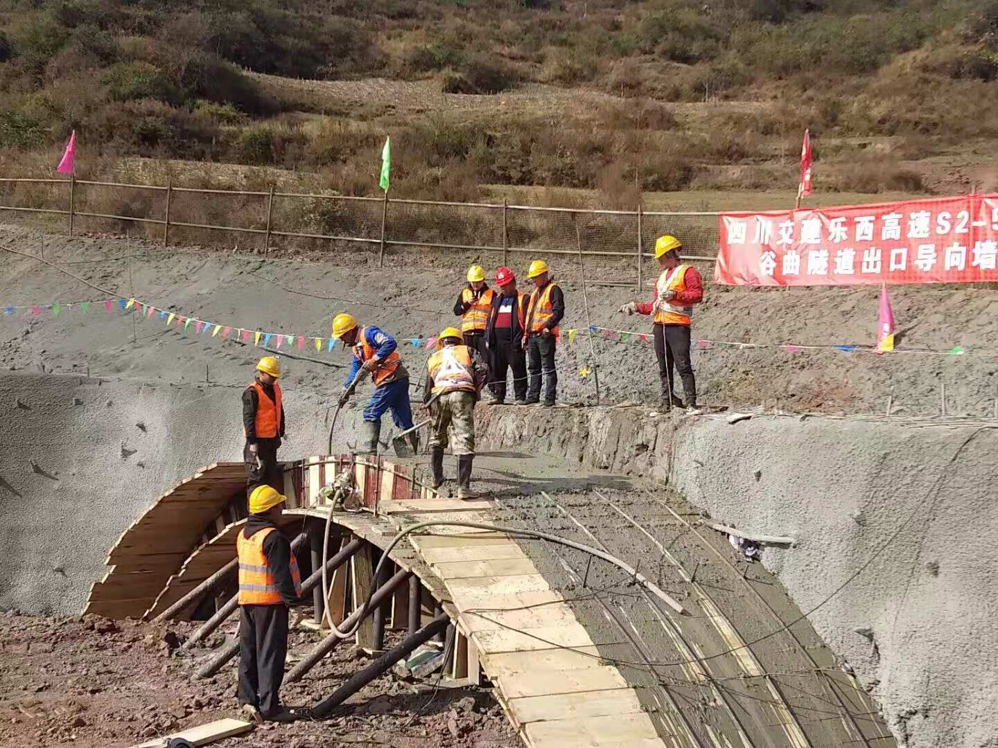 樂(lè )西高速S2-5項目部啟動(dòng)導向墻澆筑施工