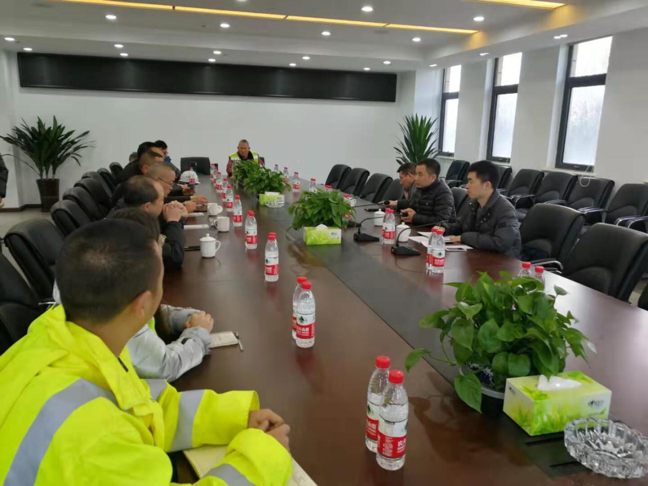 集團公司建設部副部長(cháng)江勇順一行調研都映高速紫坪鋪隧道左線(xiàn)及龍溪隧道左線(xiàn)底鼓病害應急搶險工程推進(jìn)工作