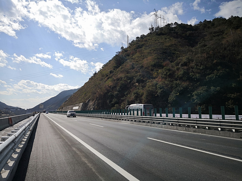 瀘黃高速梳妝臺大橋改擴建完工實(shí)現通車(chē)6_副本.jpg
