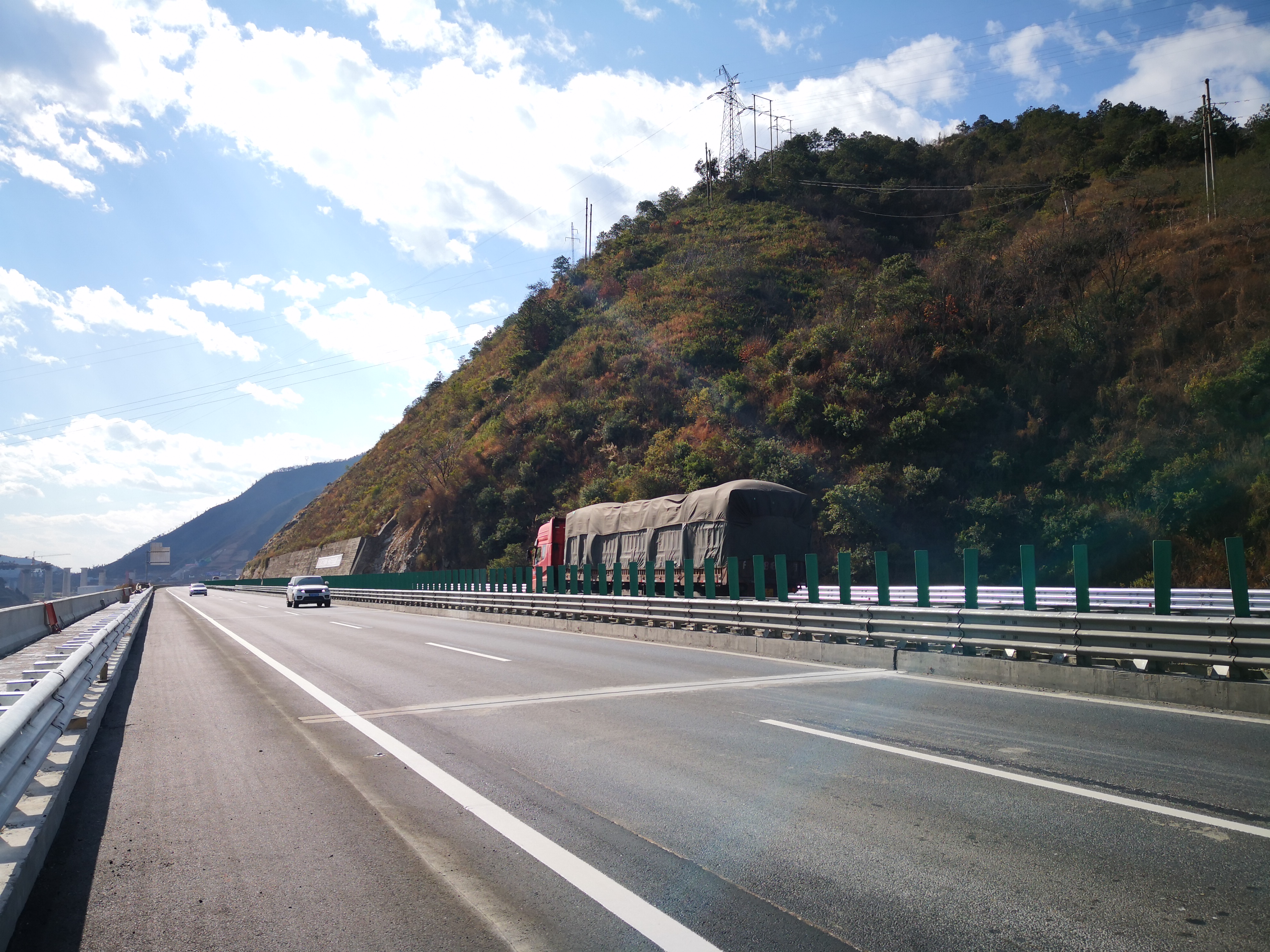 瀘黃高速梳妝臺大橋改擴建完工實(shí)現通車(chē)