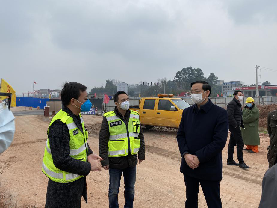 樂(lè )山市副市長(cháng)羅新禮檢查督導成樂(lè )擴容建設項目棉竹互通防疫和復工準備工作