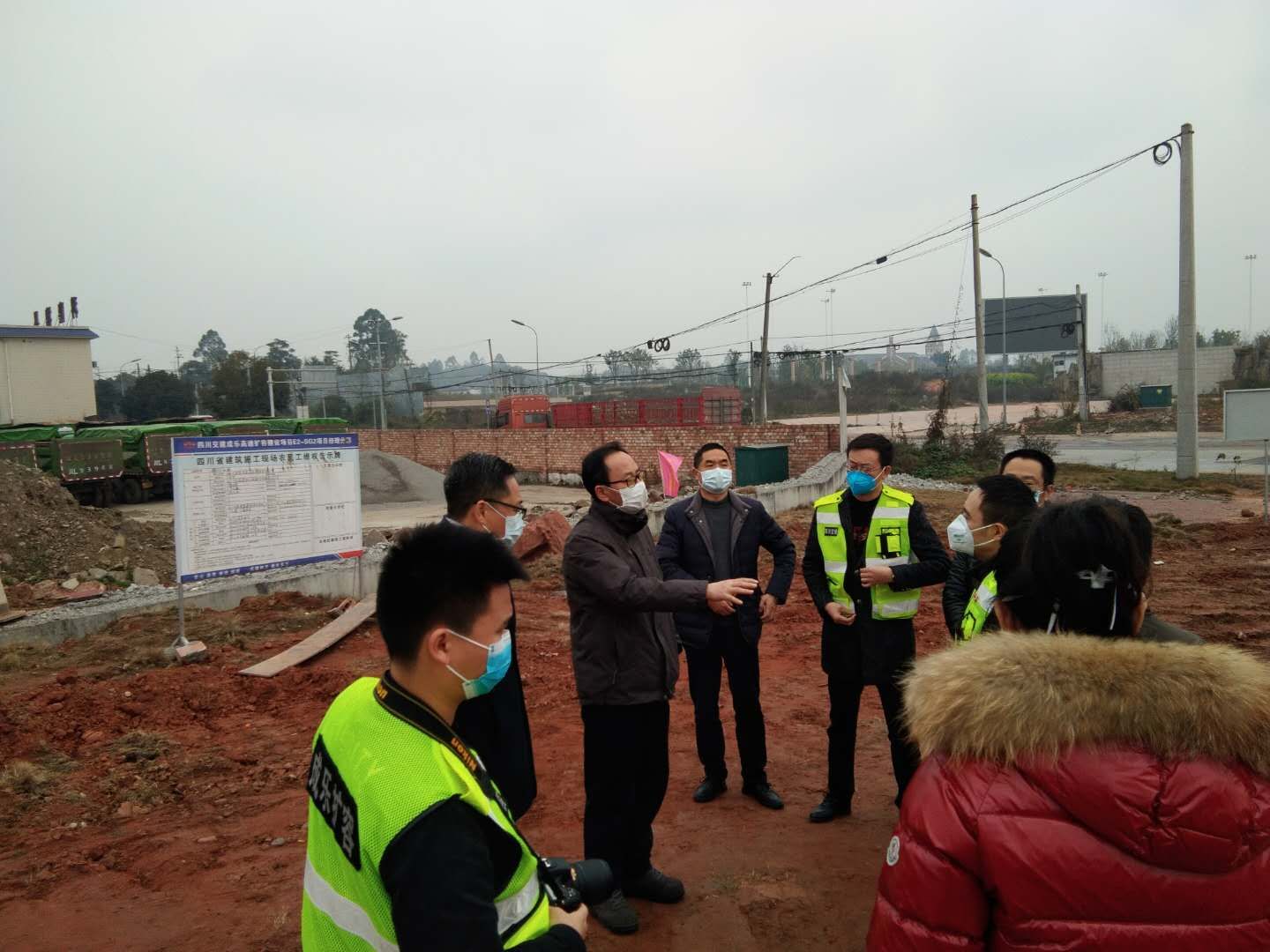 公司防疫工作領(lǐng)導小組赴成樂(lè )擴容E2-SG2分部檢查指導疫情防控和復工準備工作