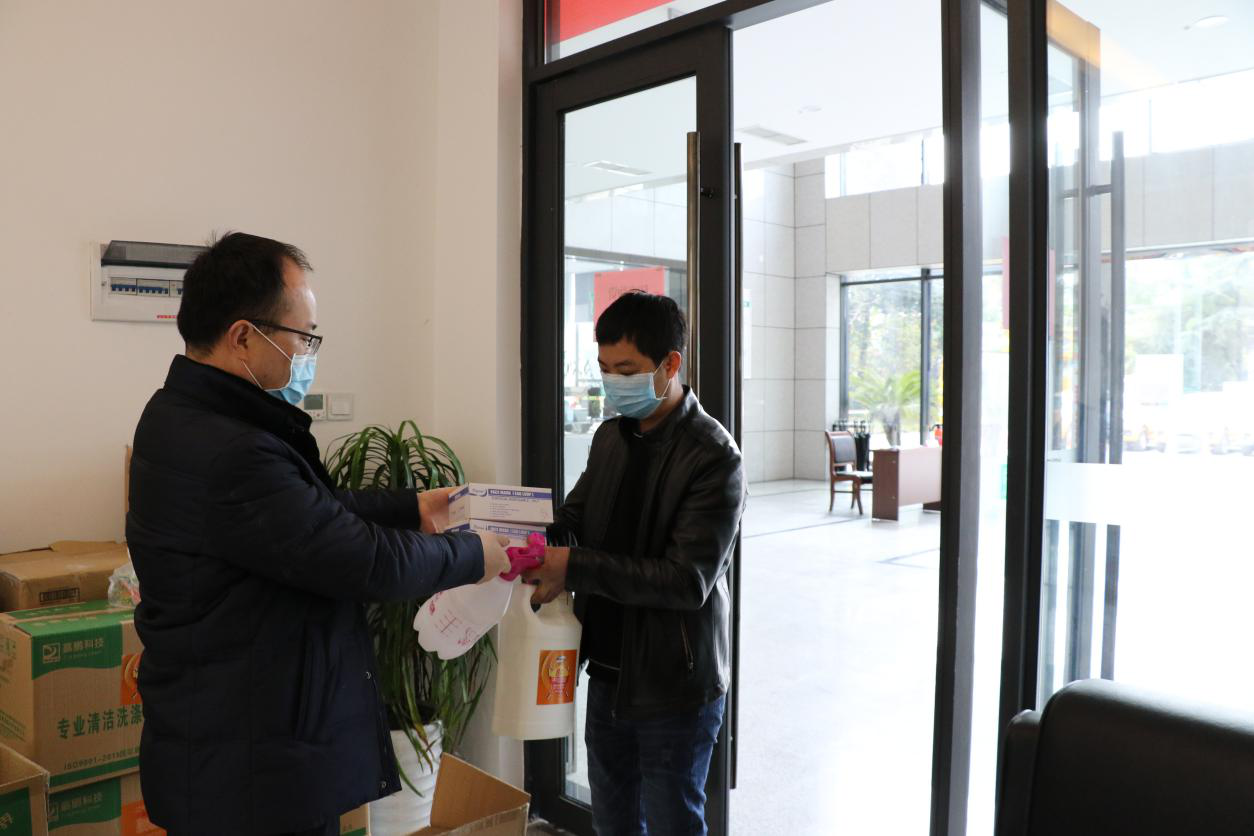 疫情無(wú)情  工會(huì )有愛(ài)
