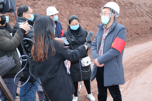 四川新聞網(wǎng)等多家媒體采訪(fǎng)公司成資渝TJ6 項目復工生產(chǎn)情況