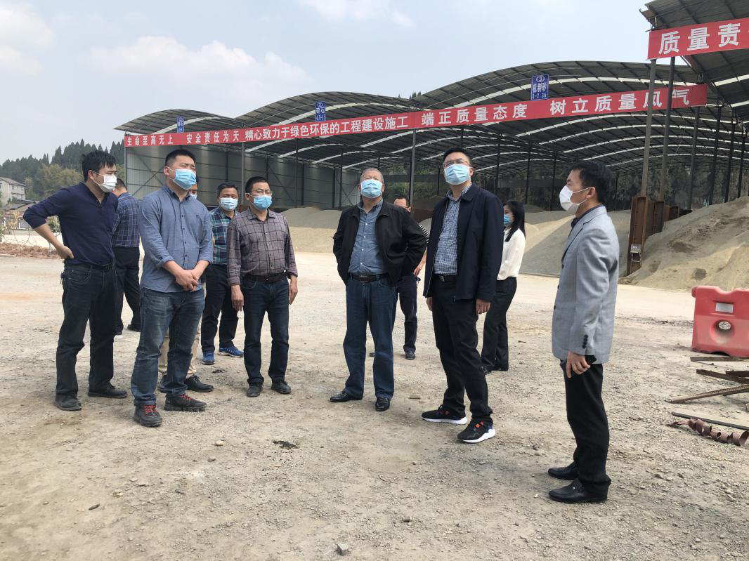 集團公司副總經(jīng)理張志英一行前往 成資渝TJ7項目路面分部開(kāi)展質(zhì)安督導工作