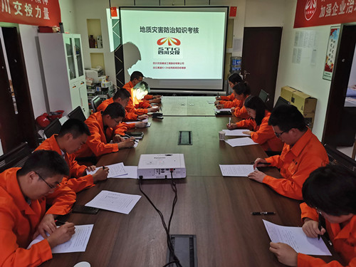 沿江高速XJ24項目組織學(xué)習地質(zhì)災害安全知識