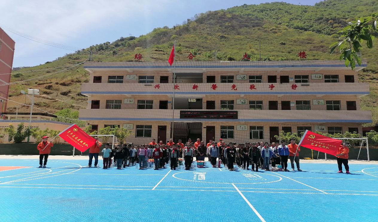 匯聚交建愛(ài)心 共度歡樂(lè )六一 ——橋梁分公司沿江項目到結對幫扶學(xué)生就讀學(xué)校開(kāi)展 “六一”愛(ài)心活動(dòng)