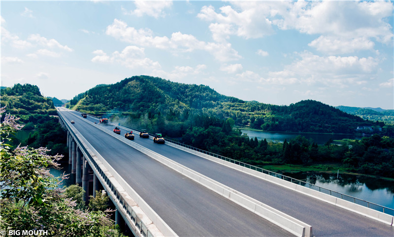 9、2015年9月攝于遂西高速一分部路面施工現場(chǎng)（赤城湖大橋）1.jpg