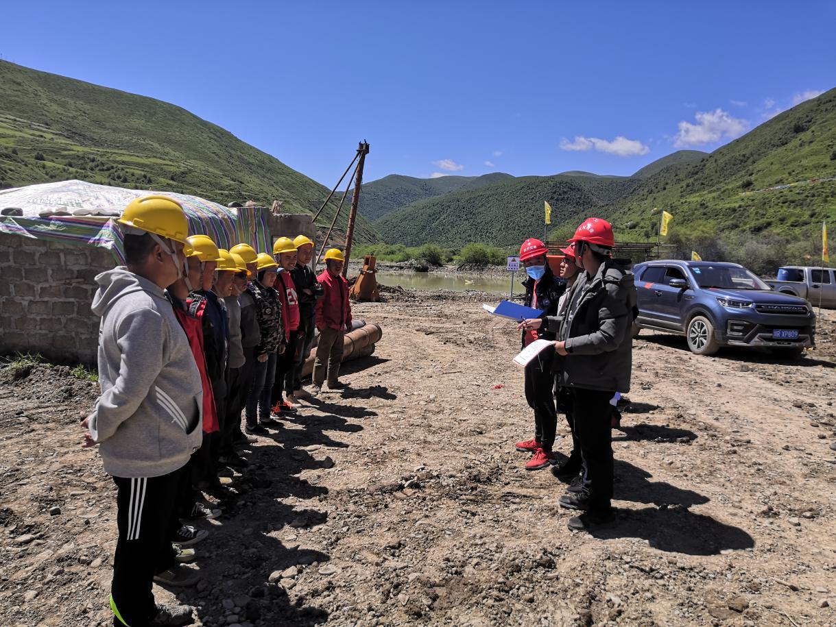 天災難阻千鈞鉆 百里久馬第一樁—久馬高速全線(xiàn)樁基施工順利開(kāi)工