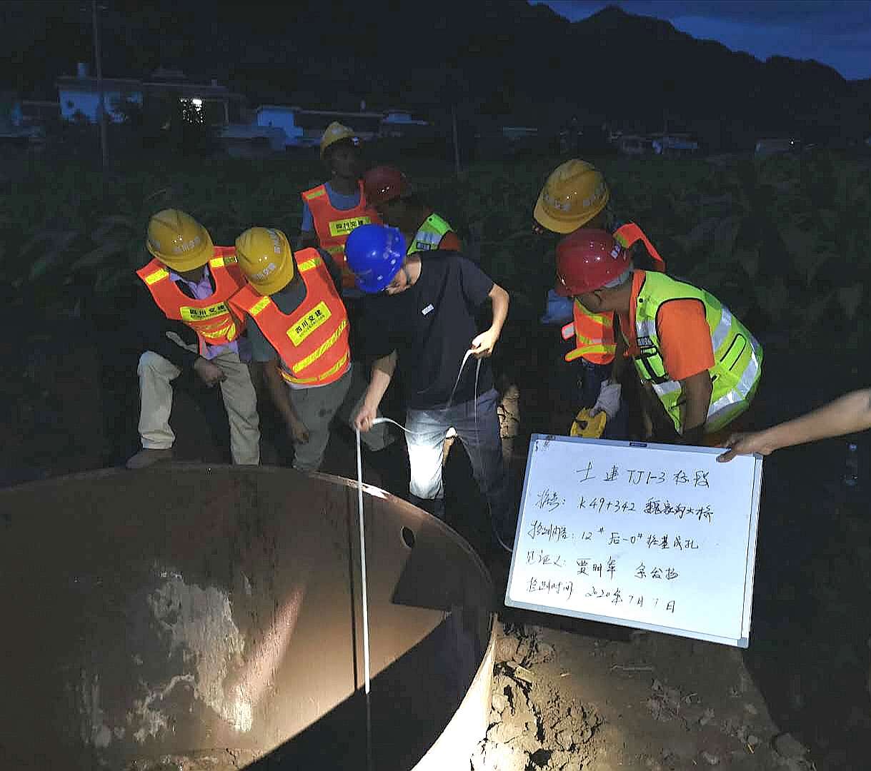 德會(huì )高速全線(xiàn)首根樁基順利澆筑