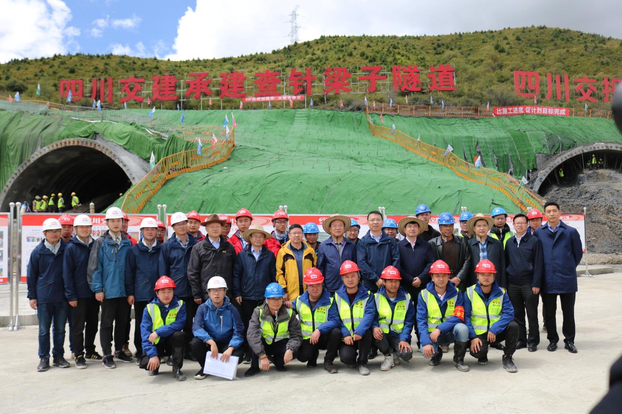 四川省副省長(cháng)楊洪波赴久馬高速TJ8項目檢查調研工作
