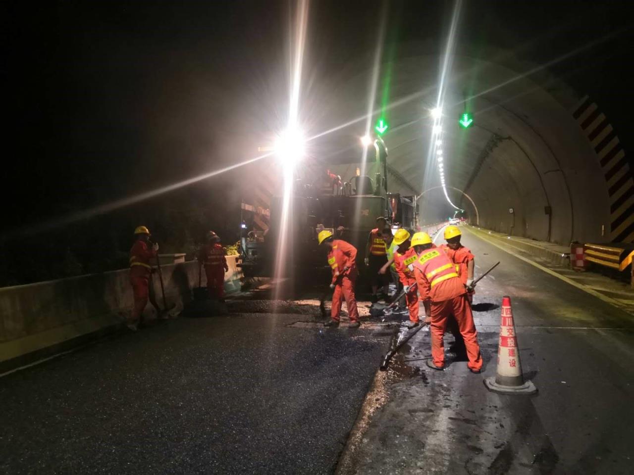 雅西高速公路觀(guān)音巖大橋引橋橋面超薄磨耗層改造工程順利完成