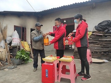 這個(gè)冬天有點(diǎn)“暖” 成樂(lè )擴容TJ1-2項目部為貧困老人獻愛(ài)心