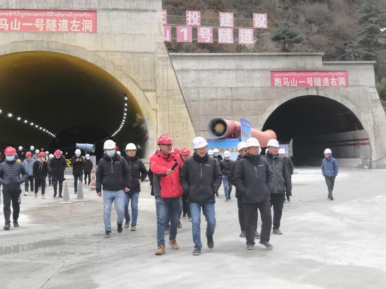 康新K1-1項目部迎來(lái)瀘石公司及 瀘石高速項目技術(shù)骨干組團“取經(jīng)”