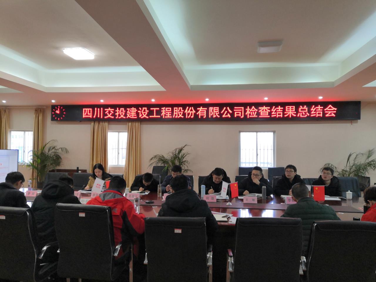 公司黨委委員、副總經(jīng)理何騰帶隊 赴樂(lè )西高速S2項目檢查工作