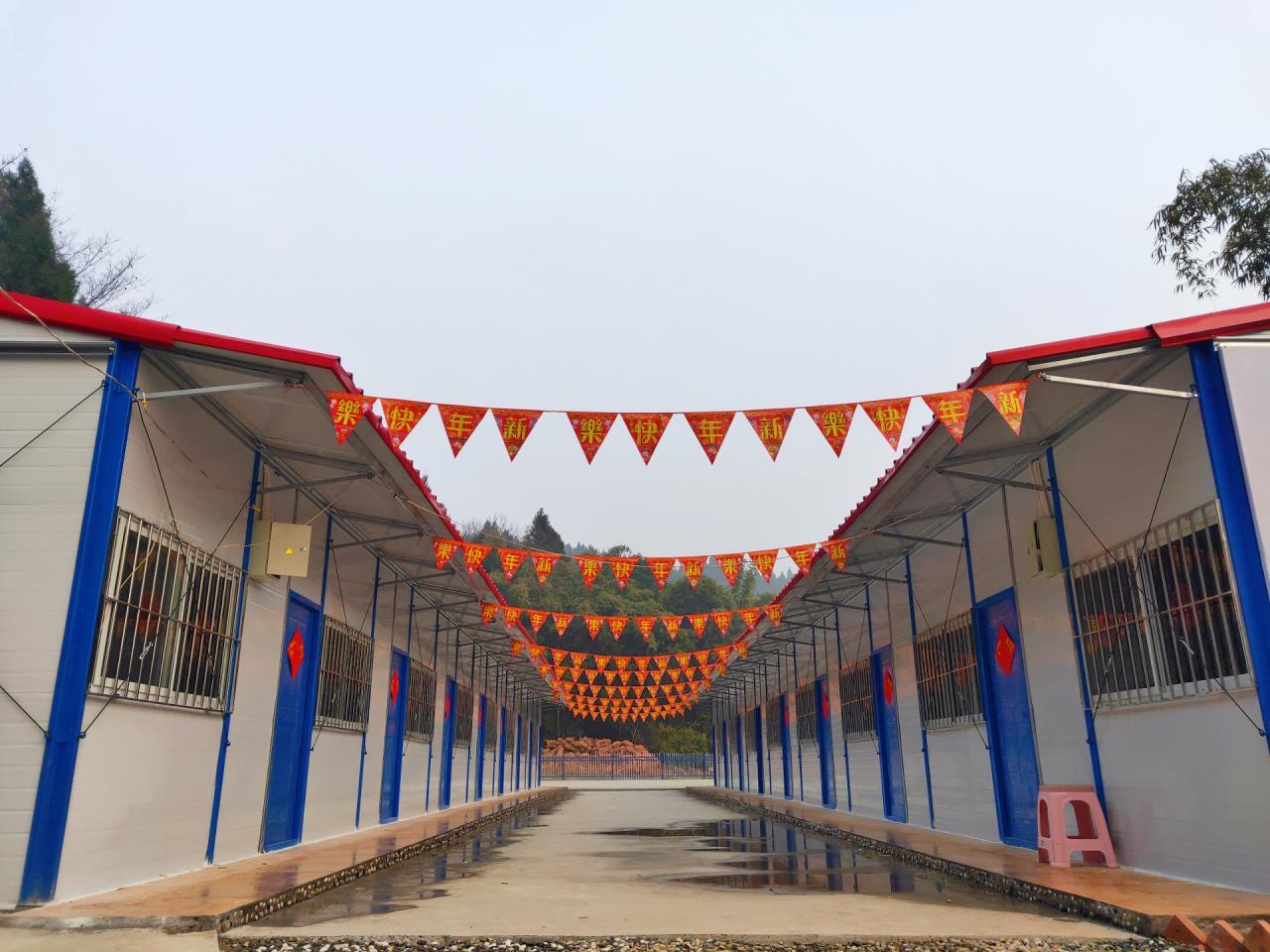 成綿TJ4項目實(shí)驗室駐地春節氛圍濃厚.jpg