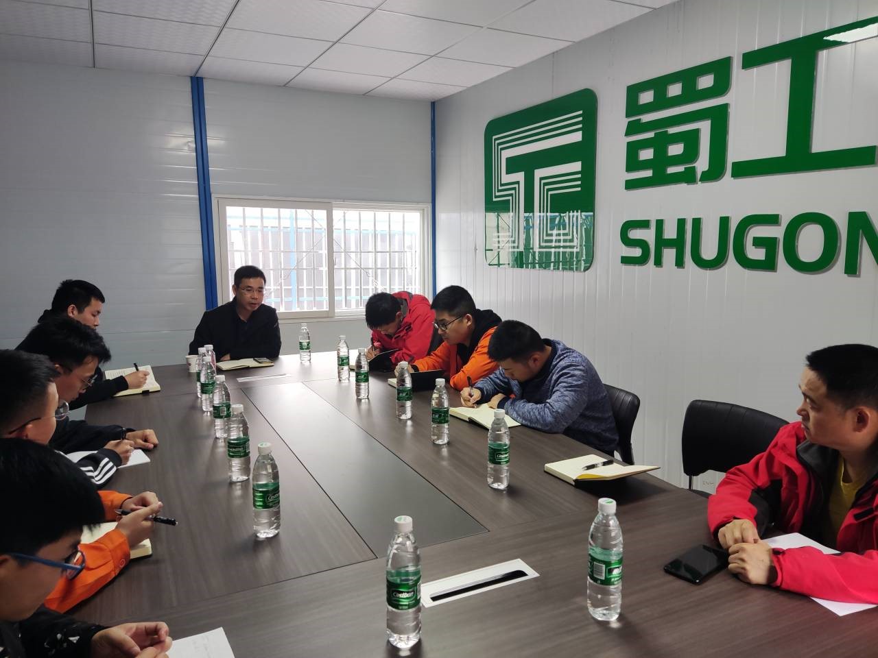 搞活教育形式 推動(dòng)黨史學(xué)習深入基層 —檢測公司班子成員帶隊到工地試驗室開(kāi)展黨史