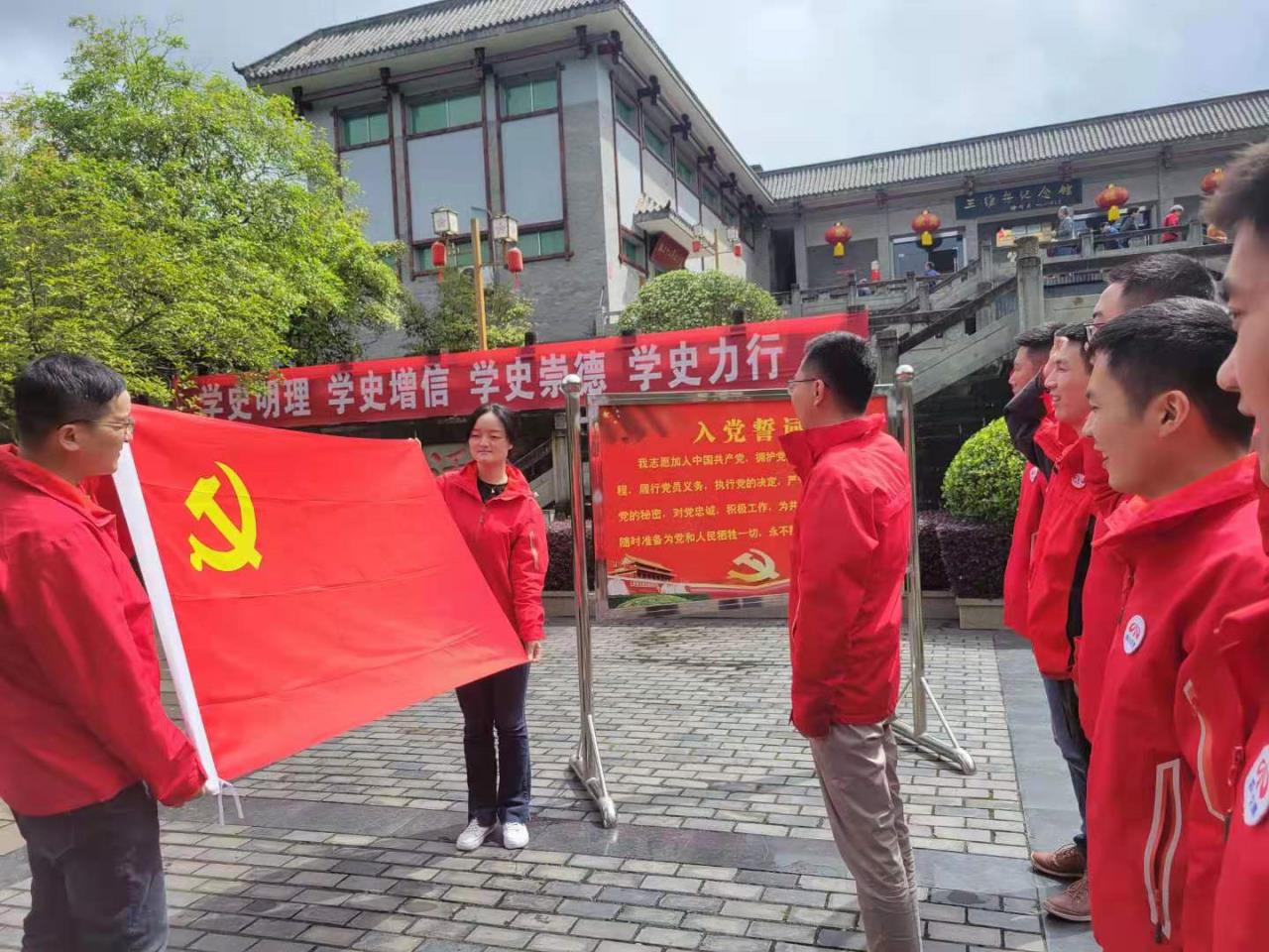 尋訪(fǎng)紅色足跡，傳承革命精神