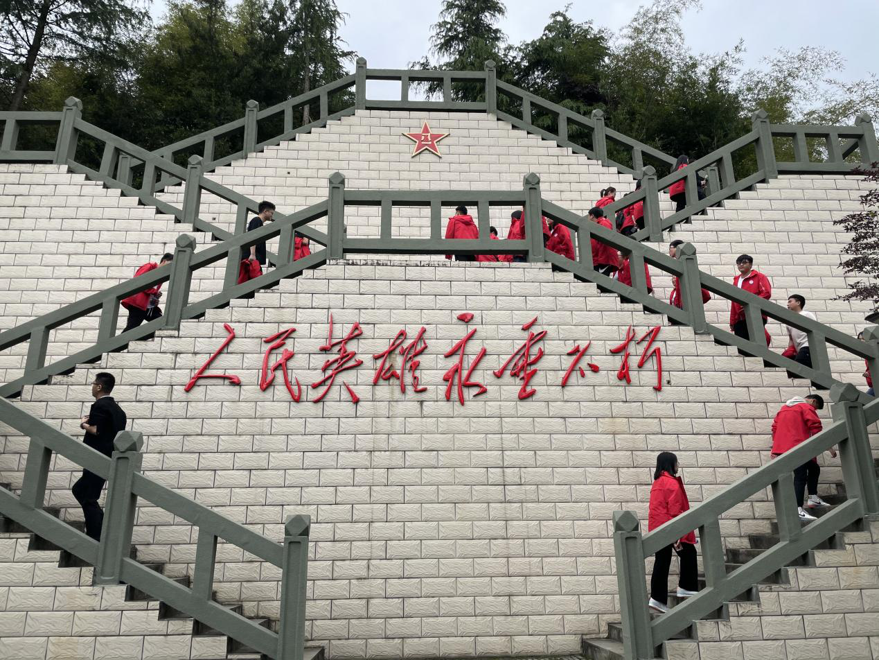 百年青春心向黨 矢志建功新時(shí)代——養護分公司團總支“青春向黨 奮力強國”五四活動(dòng)