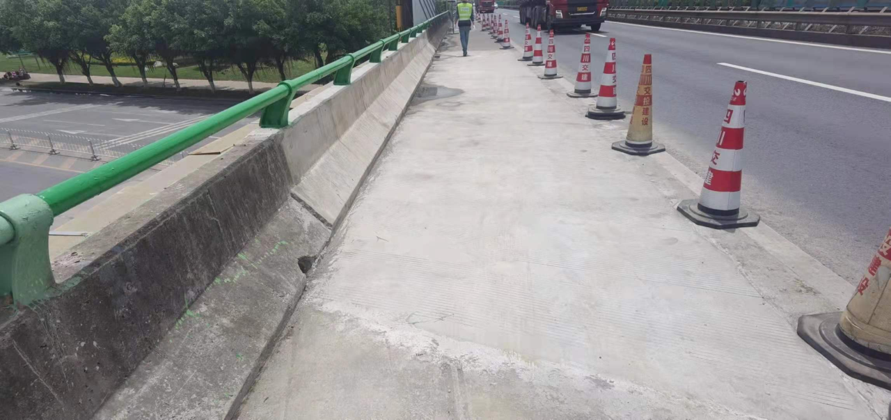 成綿高速K1736 72號中橋搶險工程順利完成施工任務(wù)并恢復通行