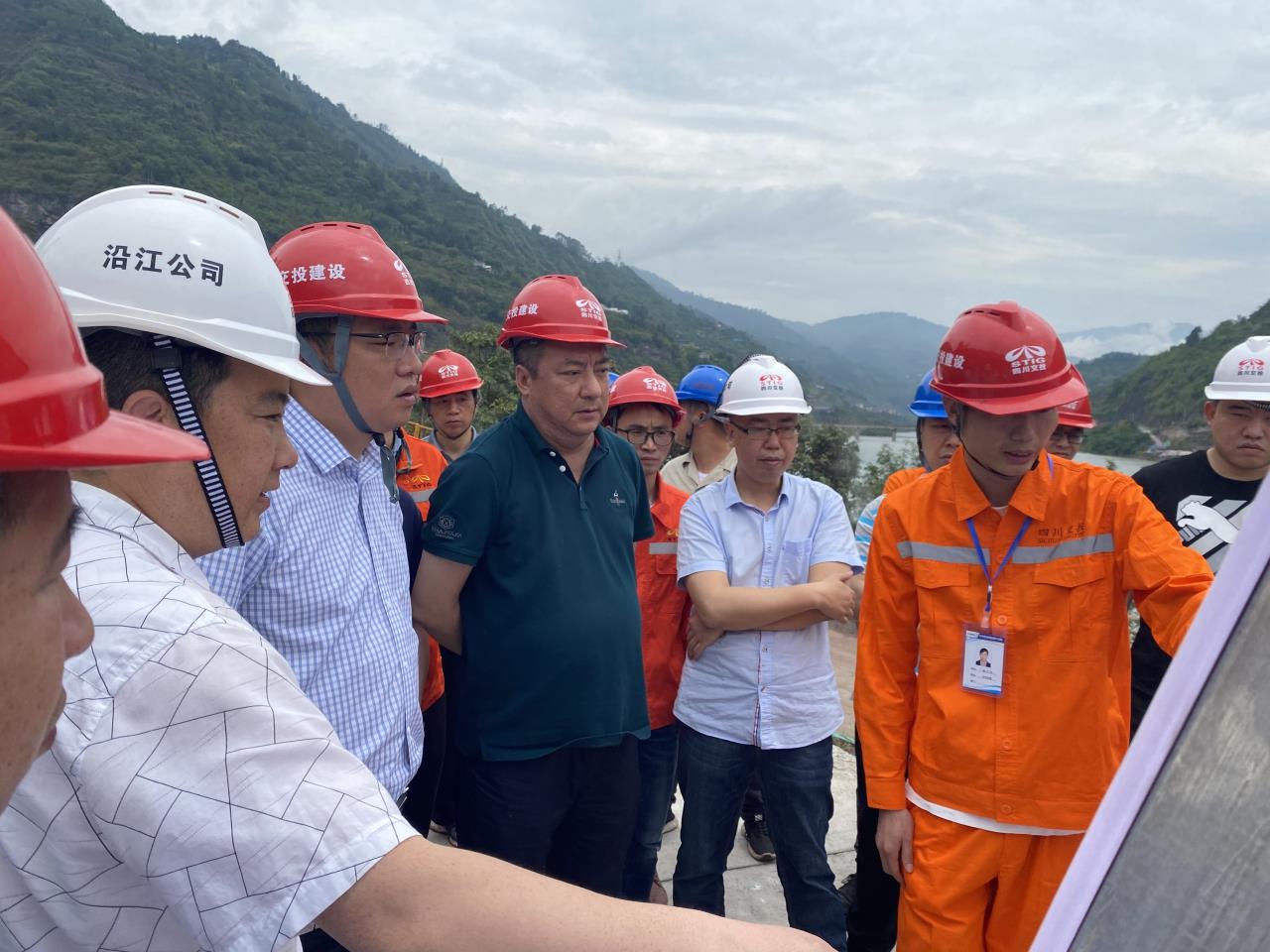 四川省交通運輸廳工程質(zhì)量監督局到沿江高速公路ZX1項目部檢查指導
