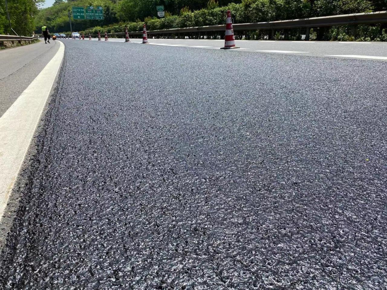 微表處施工后路面外觀(guān)全貌2.jpg