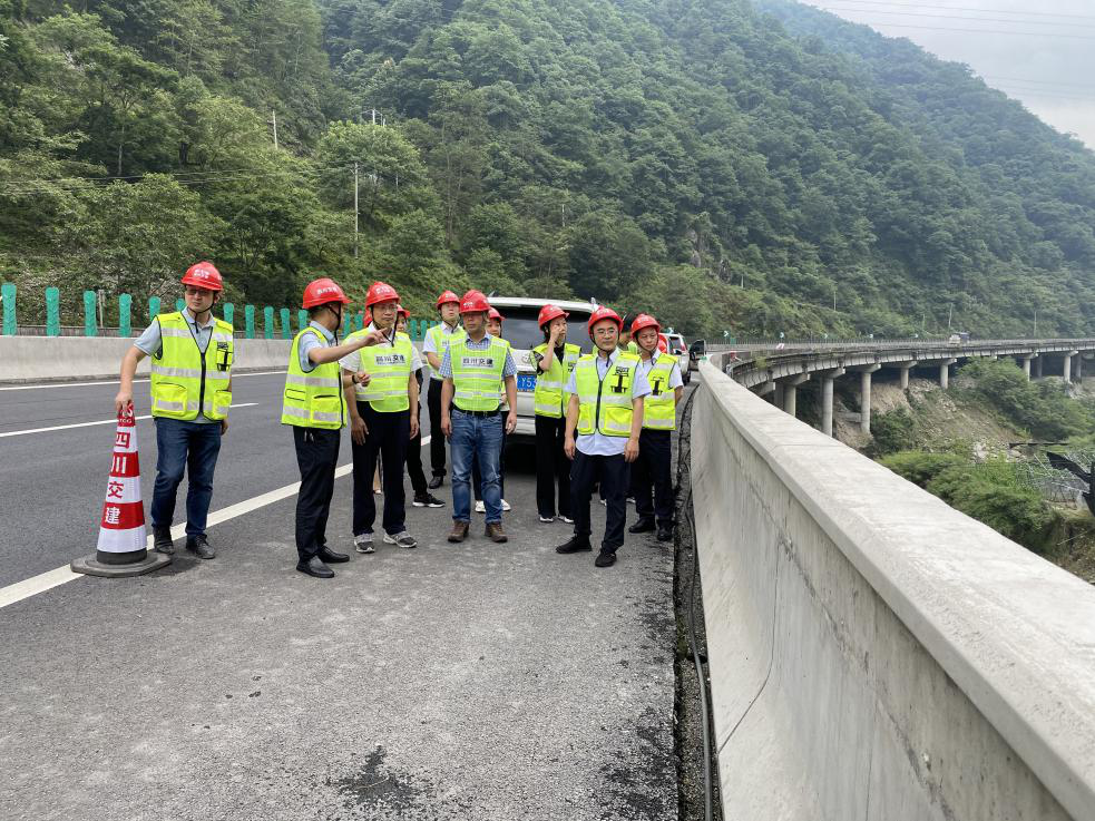 集團第三監事會(huì )主席華正輝帶隊赴 四川交建調研