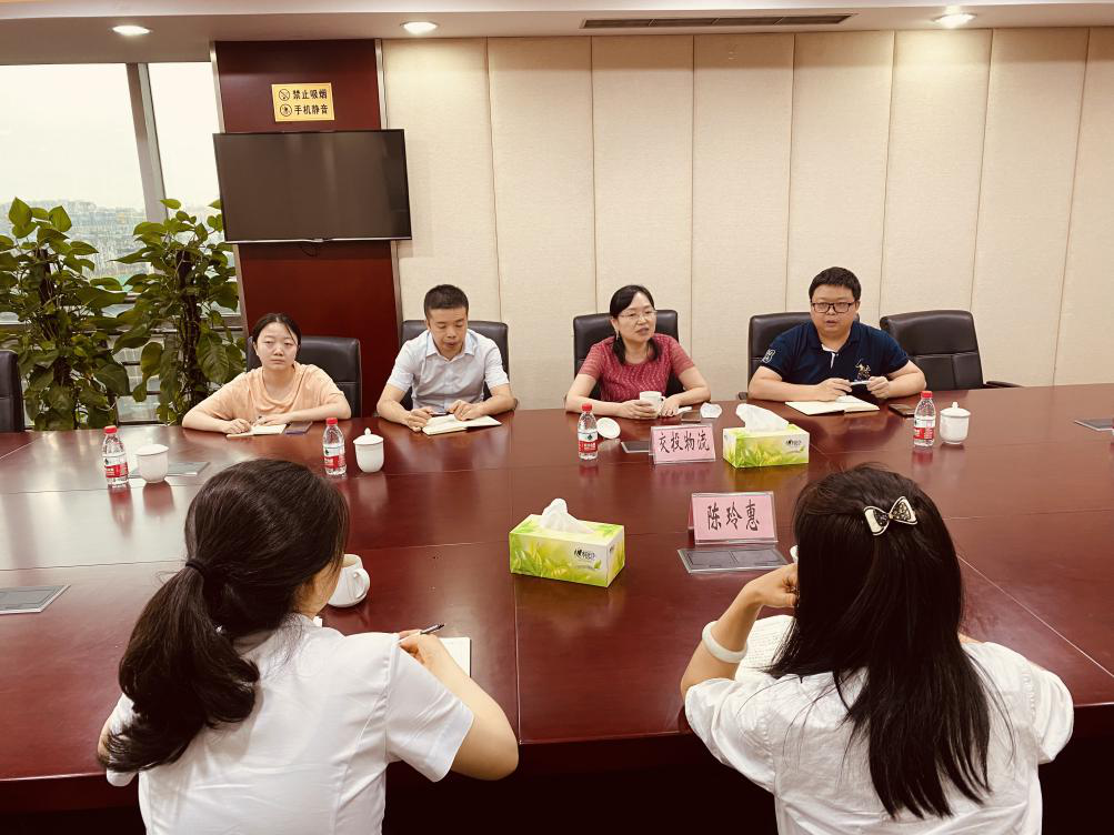 物流公司財務(wù)總監沈容華一行到公司交流座談