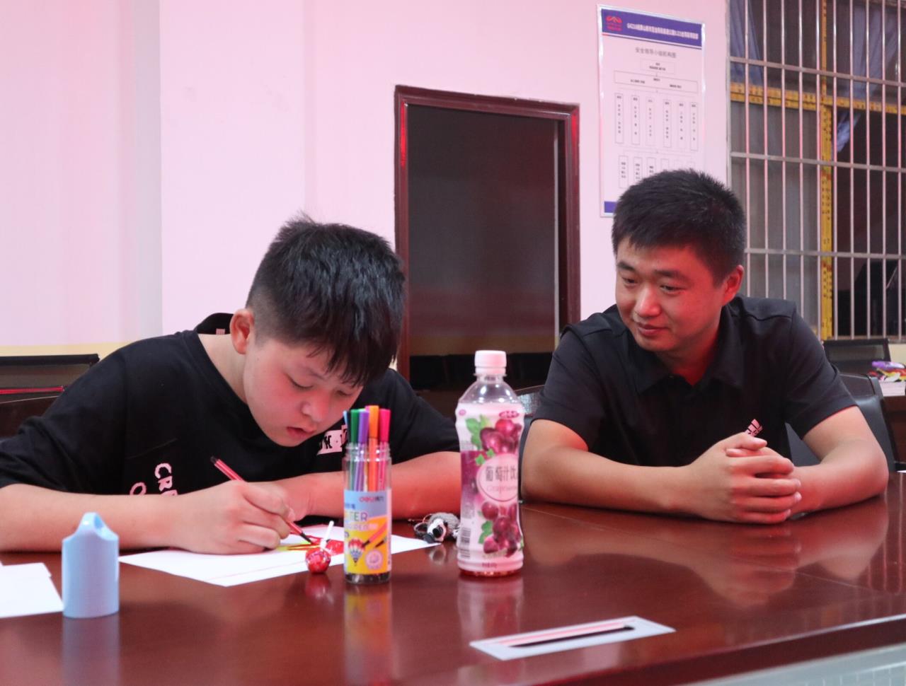 漢彝一家親 團結共奮進(jìn)——公路分公司各支部積極開(kāi)展統一戰線(xiàn)工作