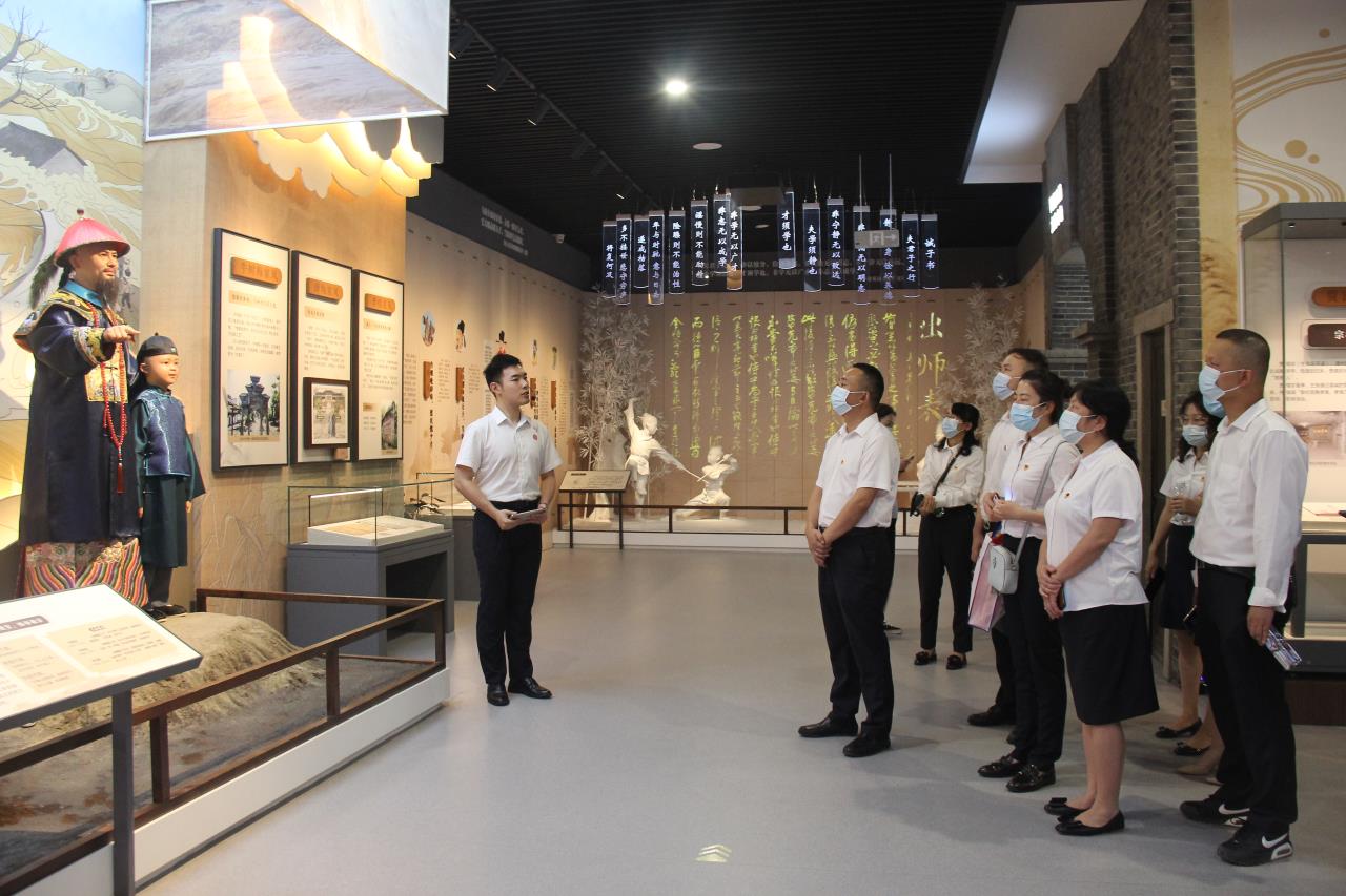 觀(guān)展.JPG