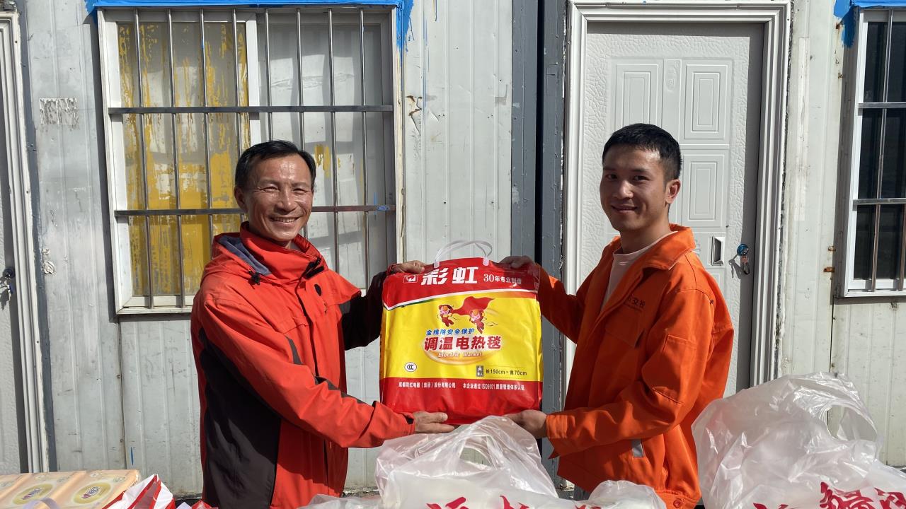 久馬高速TJ6贈送慰問(wèn)品.JPG