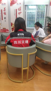 秉承人文關(guān)懷 關(guān)愛(ài)員工健康 橋梁分公司黨群工會(huì )邀請中醫醫師為項目員工診療