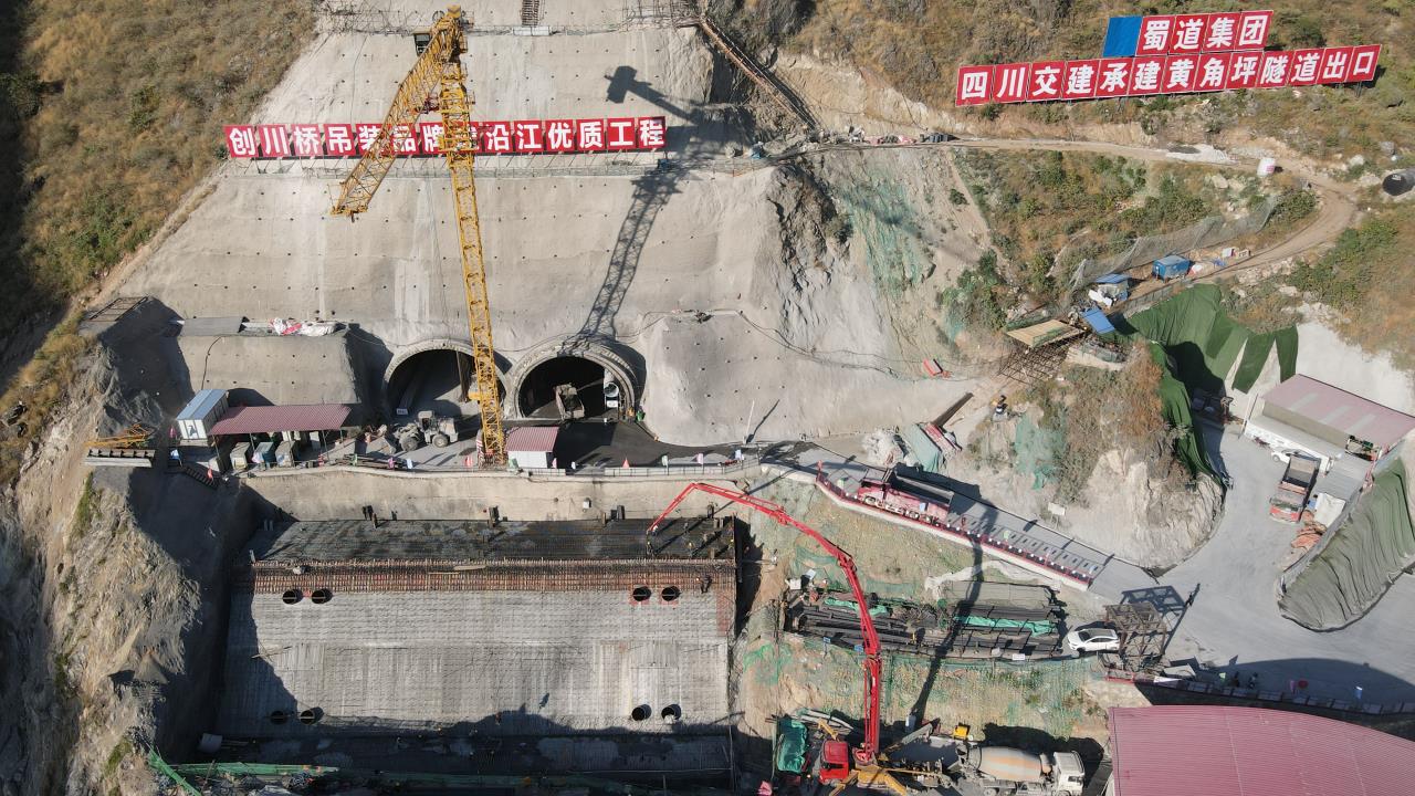G4216線(xiàn)宜金高速大河壩特大橋拱座施工順利完成