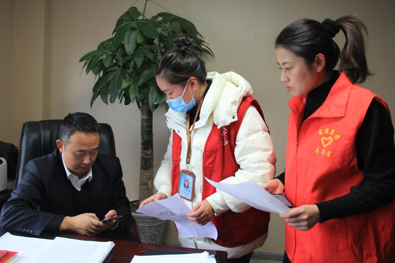 “團結鄰里、共融共建”——路面工程分公司機關(guān)黨支部與團結社區黨總支聯(lián)合開(kāi)展防電信詐騙活動(dòng)