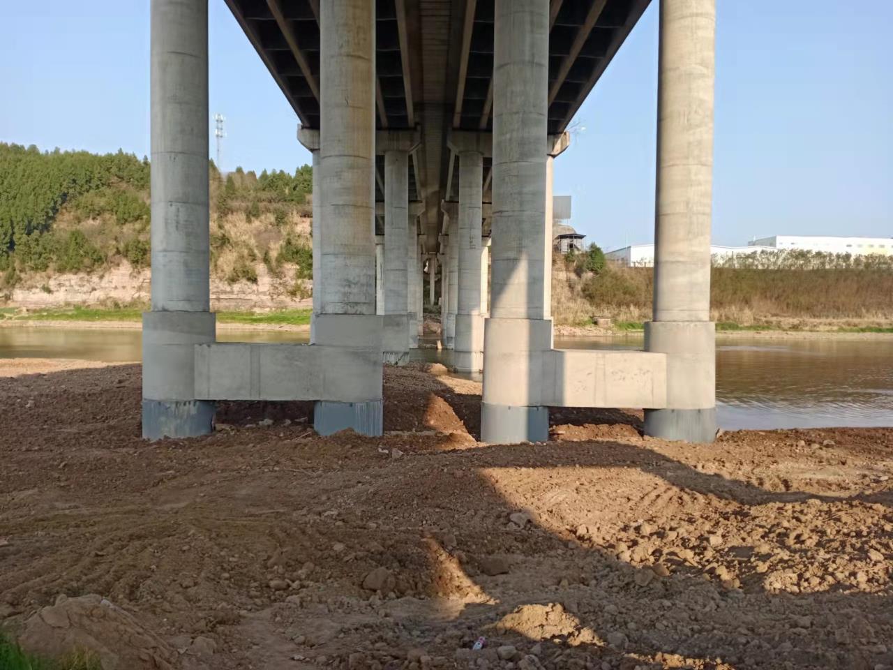 梓江特大橋樁基鋼筋裸露病害處治工程施工現場(chǎng).jpg